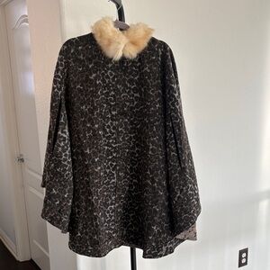 Alice’s Pig Leopard Brown Claire’s Cape NWT Size 6